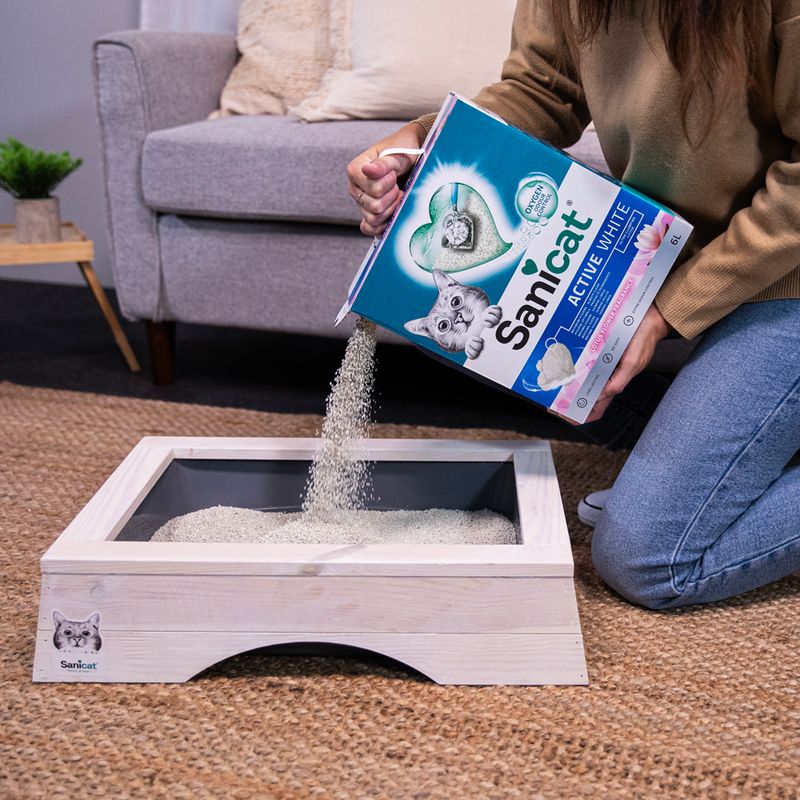 Sanicat Active White Lotus Flower Clumping Cat Litter - 6Ltr - Image 2
